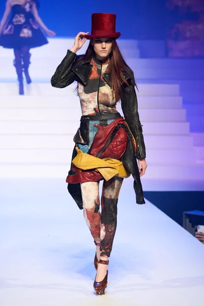 Look 10